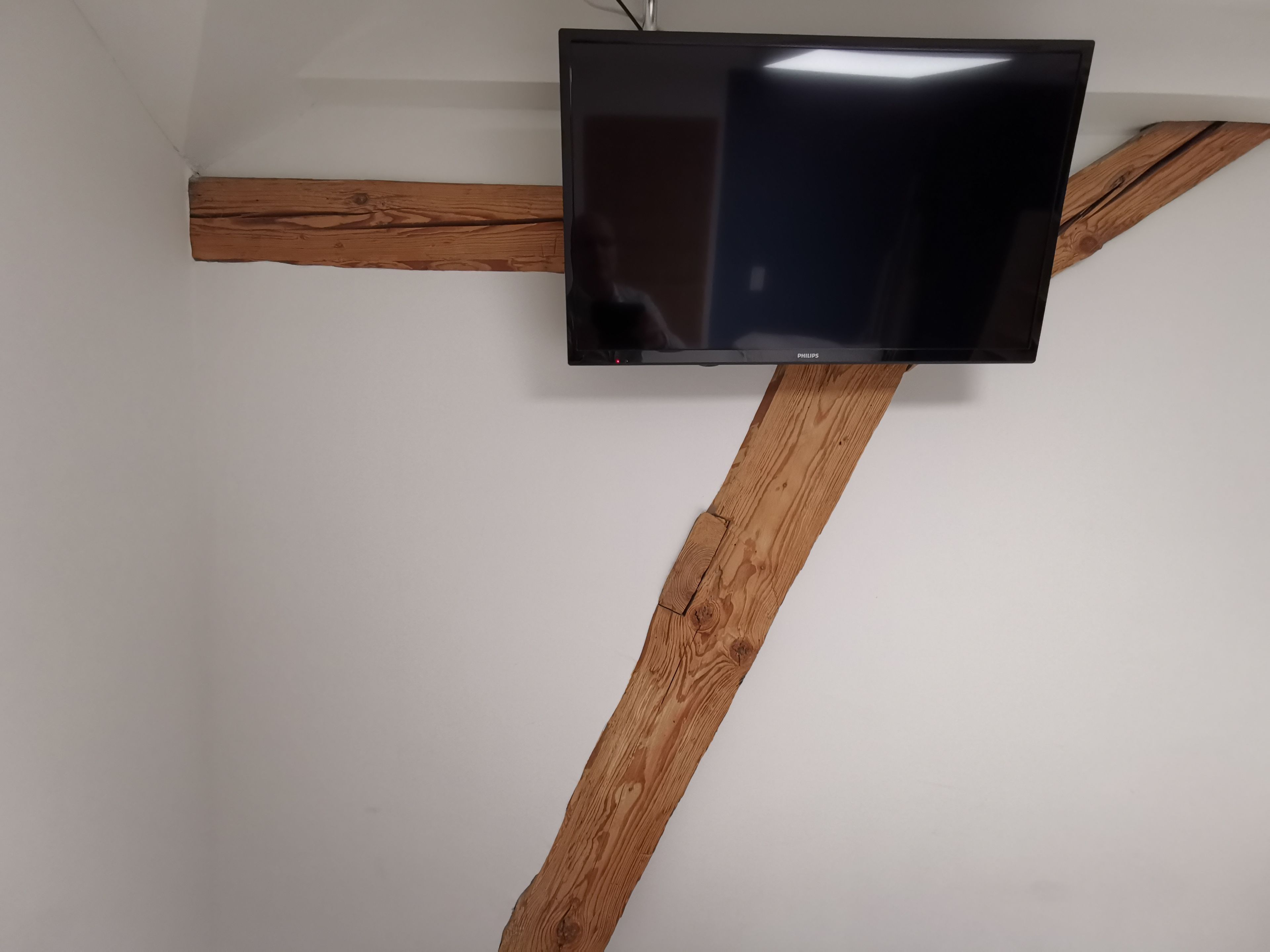 wolkenkratzer dubai | desk, blackout curtains, free wifi, bed sheets