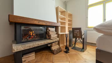 U-Bahnstation & Rolltreppe (Balcony) | Desk, blackout drapes, free WiFi, bed sheets
