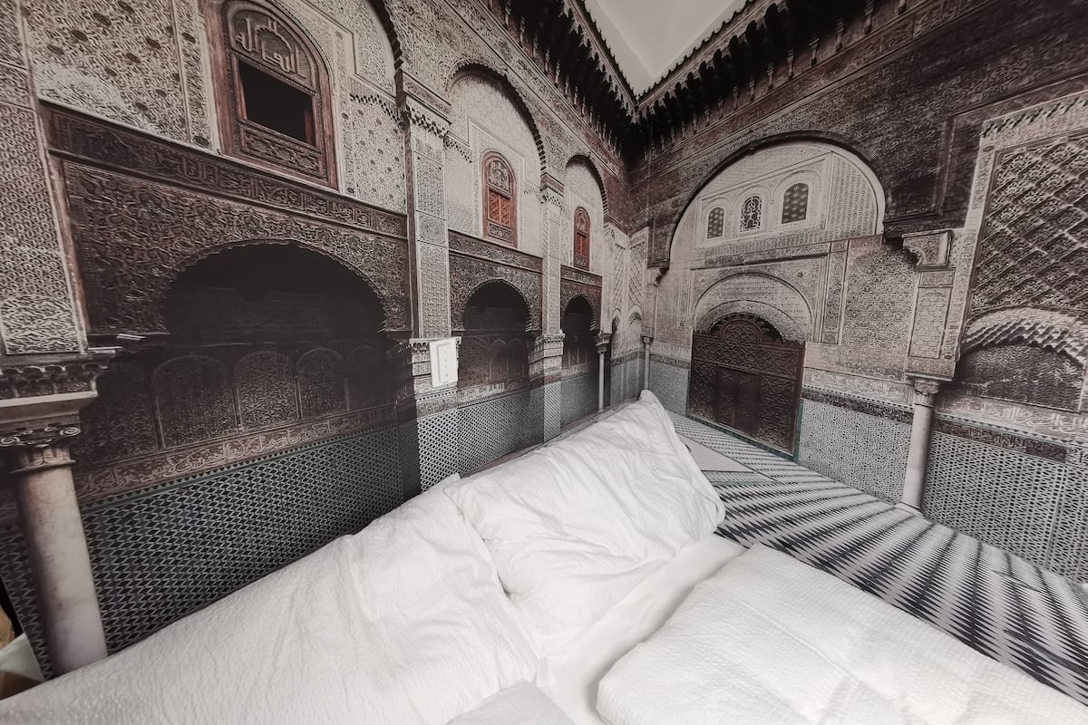 Orientalischer Hinterhof (Balcony) | デスク、遮光カーテン、WiFi (無料)、ベッドシーツ