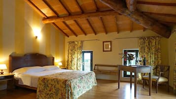 Doppia Standard | 1 camera, copriletto in piuma, tende oscuranti, ferro/asse da stiro