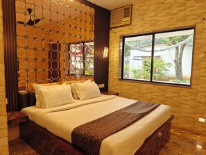 Phòng Premium, ban công | Bộ đồ giường cao cấp, trang trí khác biệt 