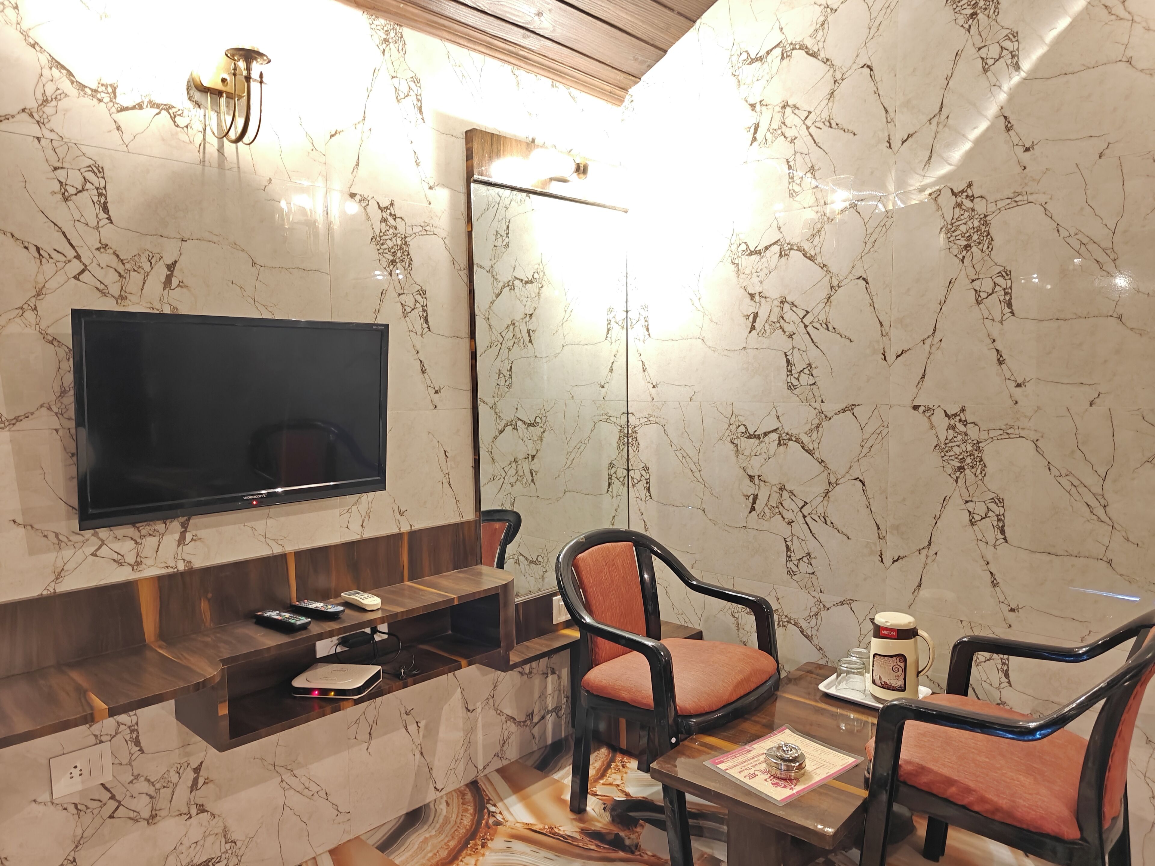 尊荣客房, 阳台 | 高档床上用品、特色装修、特色家居、办公桌