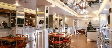 Café da manhã com buffet todos os dias (EUR 9.2 por pessoa)