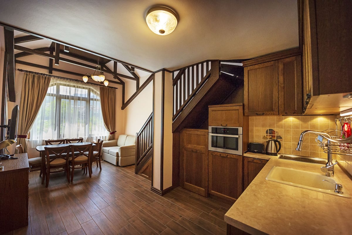 Deluxe Duplex, 2 Bedrooms | Private kitchen