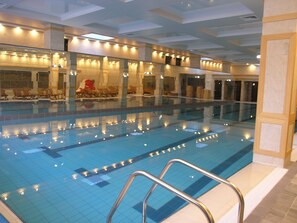 4 Innenpools, Außenpool (je nach Saison geöffnet), Cabañas (kostenlos)