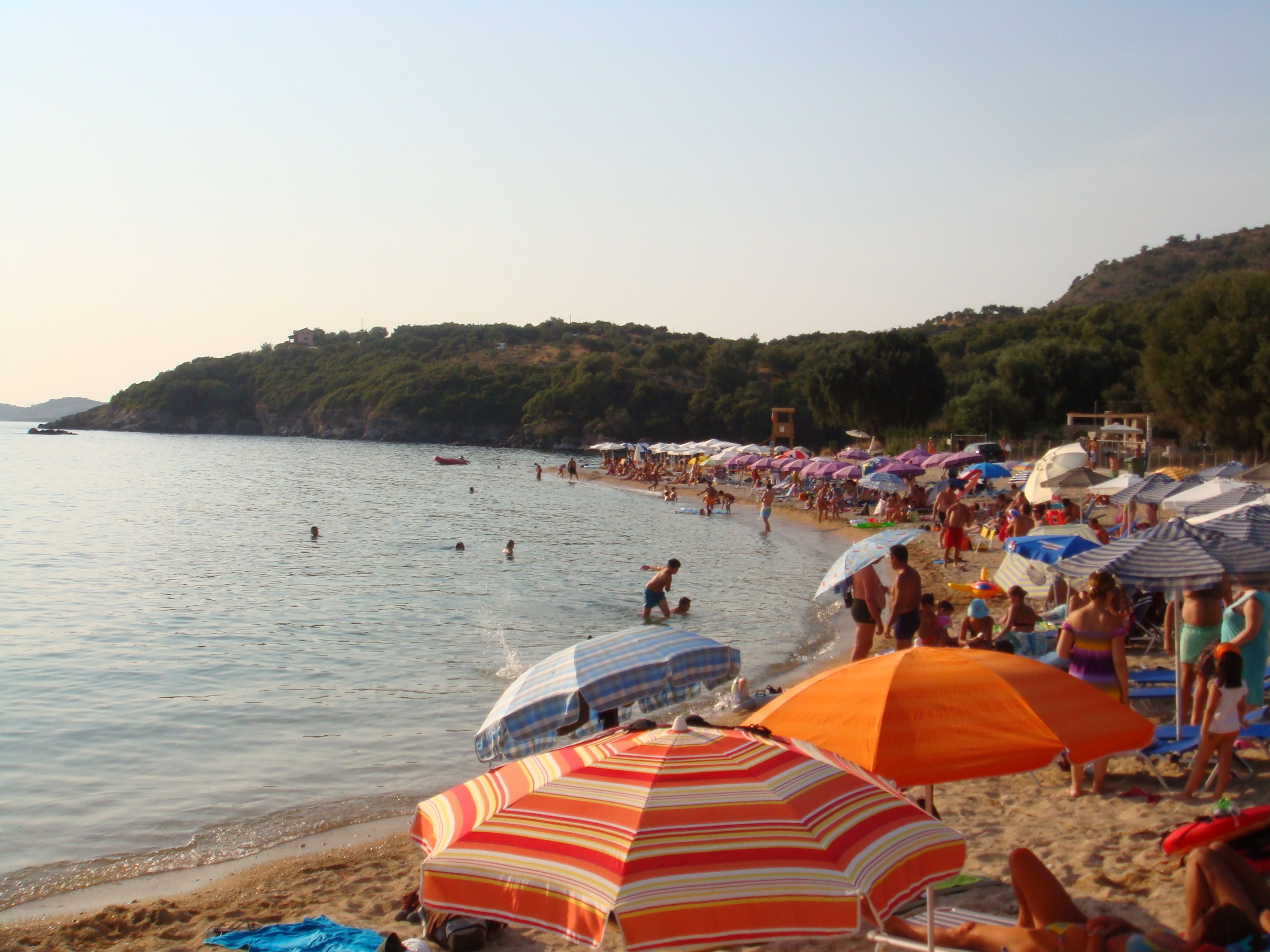 beach nearby, white sand, 4 beach bars