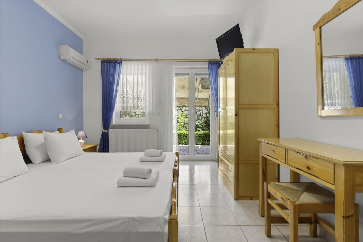 Standard Double or Twin Room | 1 bedroom, hypo-allergenic bedding, desk, laptop workspace