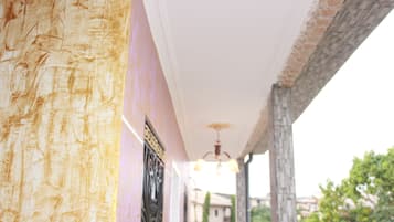 Apartamento luxo, 2 camas Queen, para fumantes, vista para a cidade | Vista da sacada