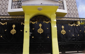 Front of property - Elu Hotel Appart (Douala)