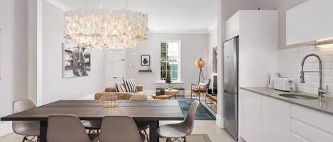 Comfort House | In-room dining