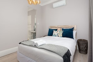Comfort House | 2 bedrooms, in-room safe, desk, cribs/infant beds - 39 Loader (Cape Town)