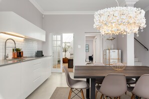 Fridge, microwave, stovetop, dishwasher - 39 Loader (Cape Town)