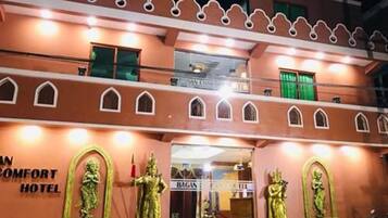 Facciata della struttura - sera/notte