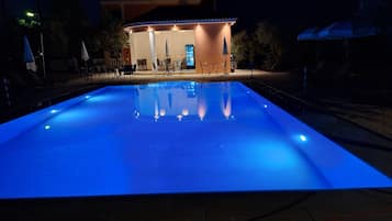 Piscine extérieure (ouverte en saison)