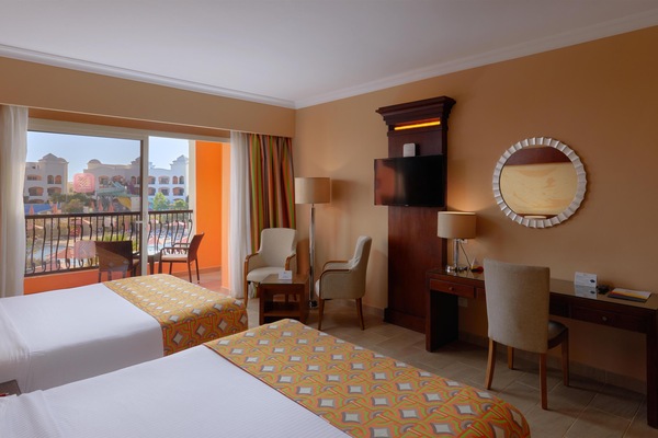 Standard Double Room | Bar mini, peti besi dalam bilik, langsir/tirai gelap terus