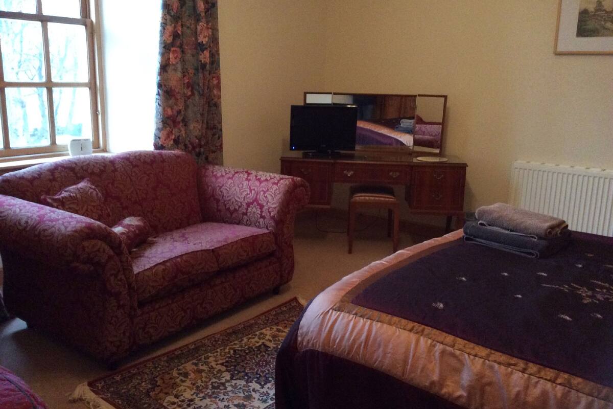 Iron/ironing board (on request), bed sheets