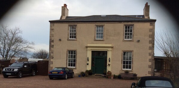 المنشأة من الخارج