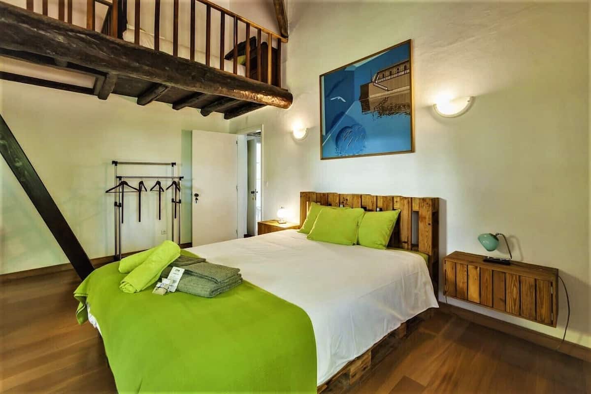 Double Room, 1 Queen Bed, Patio (7) | Individually decorated, individually furnished, desk, laptop workspace