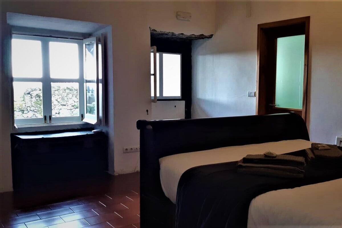 Classic Double Room, 1 Double Bed, Private Bathroom (2) | Individually decorated, individually furnished, desk, laptop workspace
