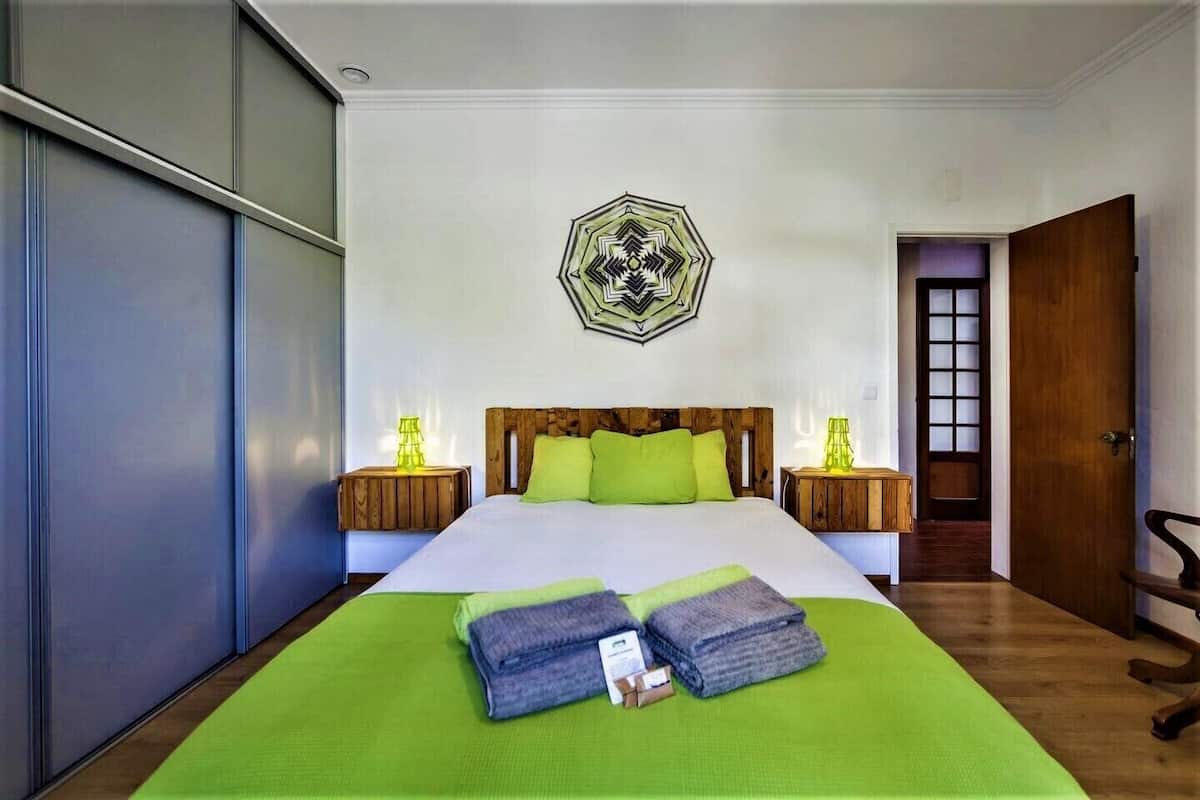 Double Room, 1 Queen Bed, Shared Bathroom (5) | Individually decorated, individually furnished, desk, laptop workspace
