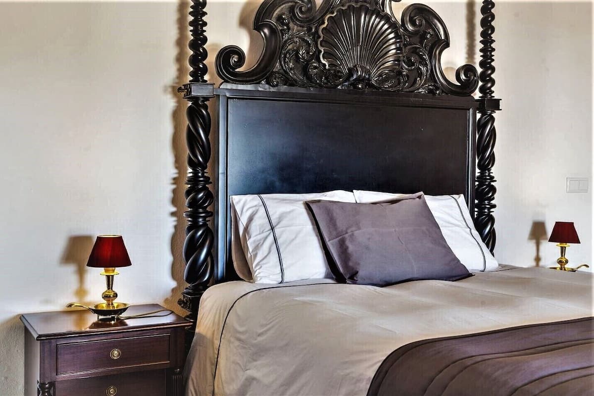 Classic Double Room, 1 Queen Bed, Private Bathroom (3) | Individually decorated, individually furnished, desk, laptop workspace