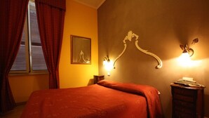 Classic Double or Twin Room | Hypo-allergenic bedding available, in-room safe, desk, soundproofing - Hotel Termini (Rome)