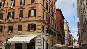 A historic building with a bar named "Antico Ristorante Bar Imperium" at its ground level. - Hotel Termini (Rome)