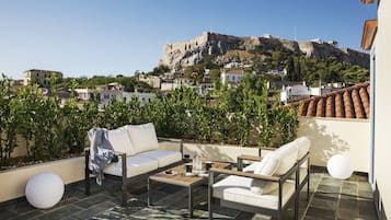 Iconic Suite, Hot Tub, Acropolis View | 1 bedroom, minibar, in-room safe, laptop workspace