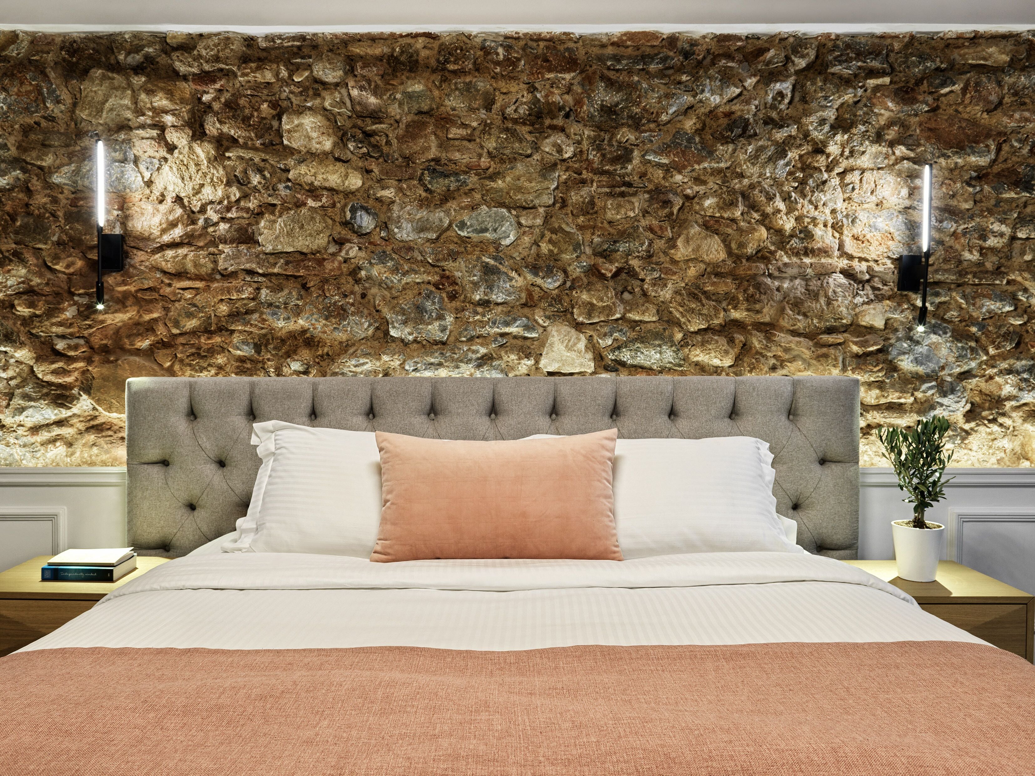 courtyard suite | 1 bedroom, minibar, in-room safe, laptop workspace