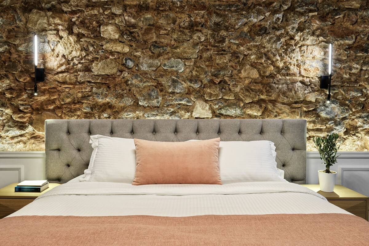 courtyard suite | 1 bedroom, minibar, in-room safe, laptop workspace