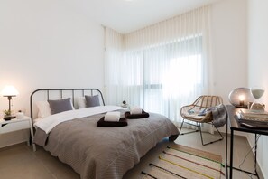 Apartment | Schreibtisch, laptopgeeigneter Arbeitsplatz, Babybetten