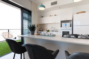 Apartment | Eigene Küche | Großer Kühlschrank, Ofen, Herdplatte, Geschirrspüler