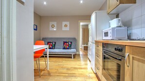 Cookware/dishes/utensils - SG1 Large Studio (London)