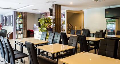Capital O 664 Romance Hotel