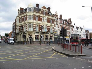 Exterior - WJC Medium Studio (London)