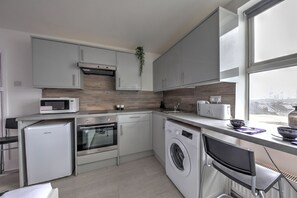 Cookware/dishes/utensils - WJC Medium Studio (London)