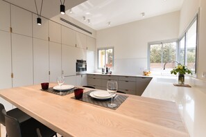 公寓, 4 间卧室 | 私人厨房 | 大冰箱、微波炉、烤箱、炉灶