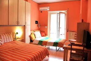 3 bedrooms, in-room safe, iron/ironing board, WiFi