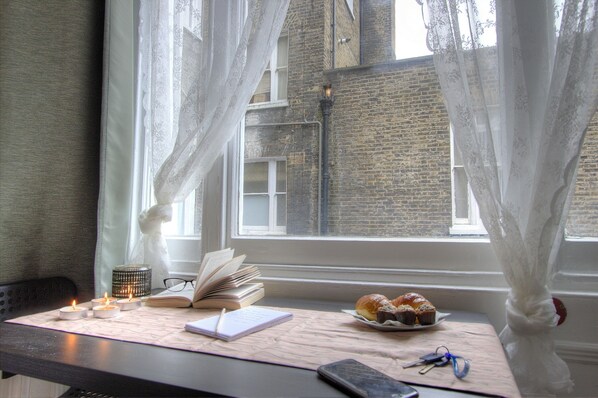 Cookware/dishes/utensils