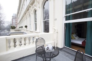 Balcony - Lg48.10 Medium Studio (London)