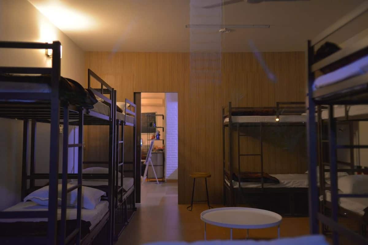 In-room safe, soundproofing, free WiFi, bed sheets