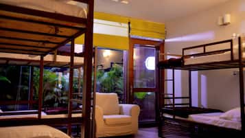 In-room safe, soundproofing, free WiFi, bed sheets