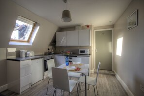 Batterie de cuisine, vaisselle et ustensiles