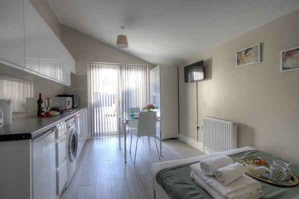 Bed sheets - B3 Medium Studio (London)