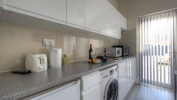 Cookware/dishes/utensils