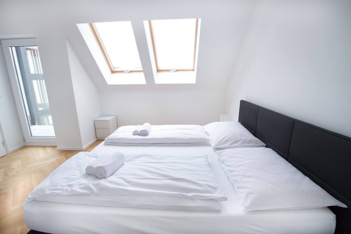 City Penthouse, Multiple Beds