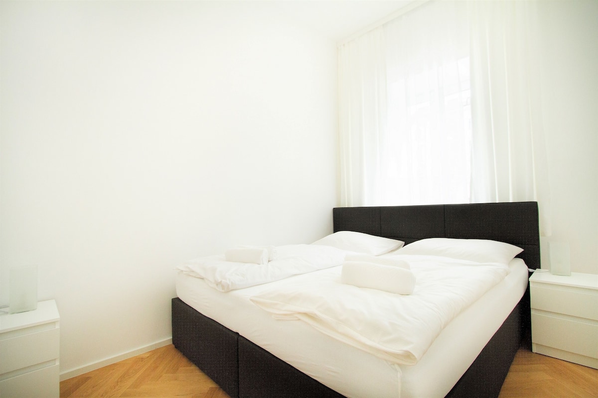 Senior Apartment, 2 Bedrooms, Ground Floor | Soundproofing, free WiFi, bed sheets