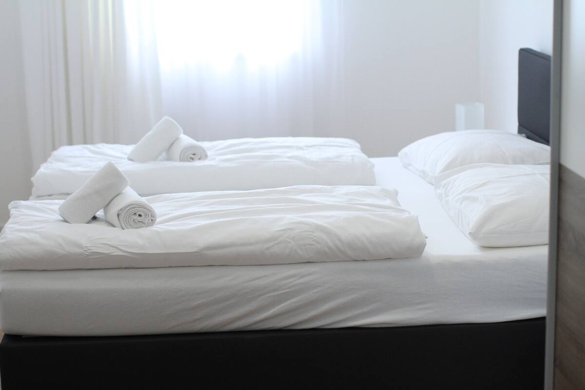 Soundproofing, free WiFi, bed sheets