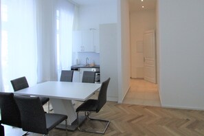 Superior Apartment, 2 Bedrooms, Mezzanine | In-room dining - Edelweiss city Apartments United Nations (Vienna)