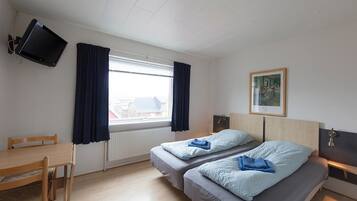 Quarto casal ou duplo standard, banheiro privativo | Ferros/tábuas de passar roupa, Wi-Fi de cortesia, roupa de cama